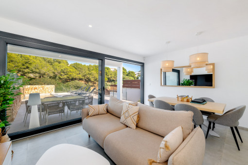 Salón luminoso con acceso directo a la terraza