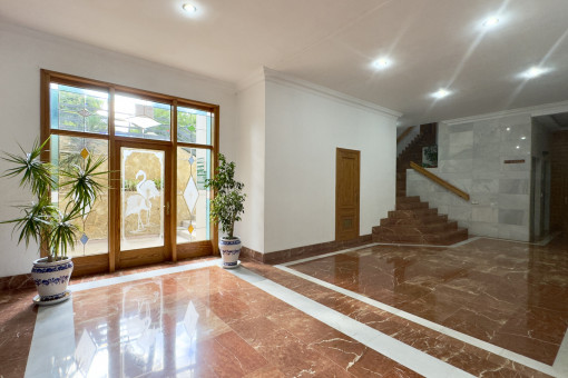 Porta a la piscina