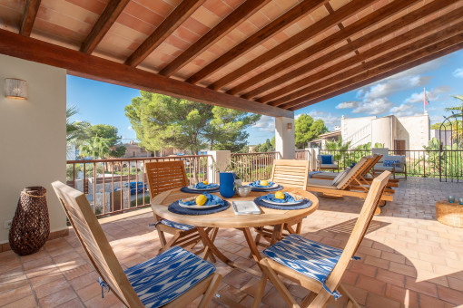 Terraza cubierta en planta primera
