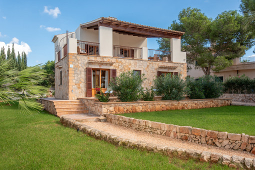 Villa con piedra natural