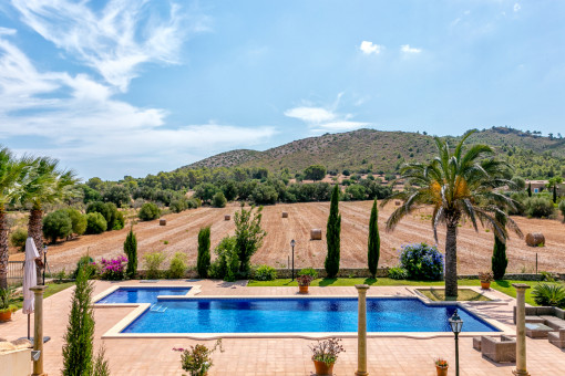 Zona de piscina en una zona rural