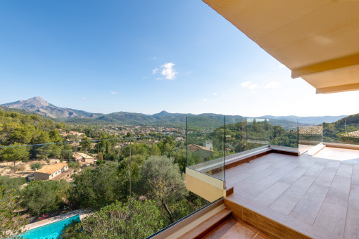 Terraza cubierta con vistas panorámicas