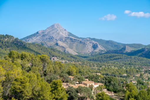 Hermosa vista a las montañas