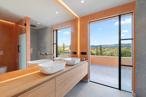 Baño moderno y atemporal