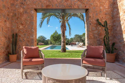 Lounge exterior revestida de piedra