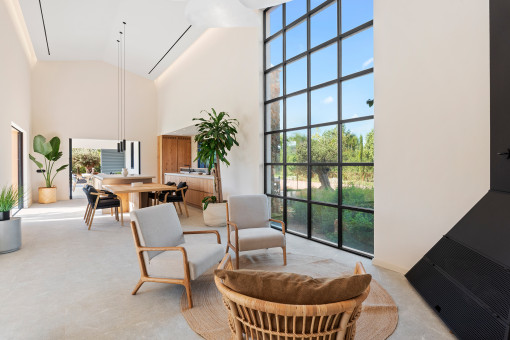 Salón luminoso con diseño moderno