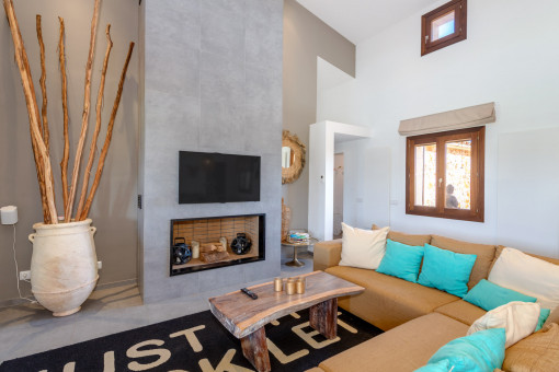 Sala de estar con chimenea