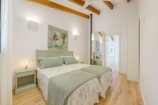 Segundo dormitorio doble con armario empotrado en la planta superior