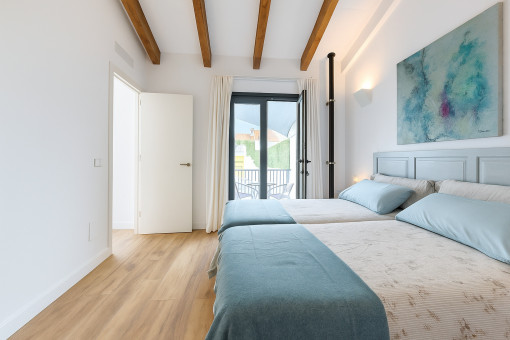 Dormitorio principal con vistas a la terraza superior