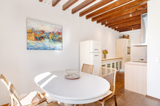 Zona de comedor junto a la cocina