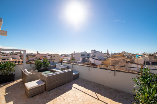 Soleada terraza en la azotea