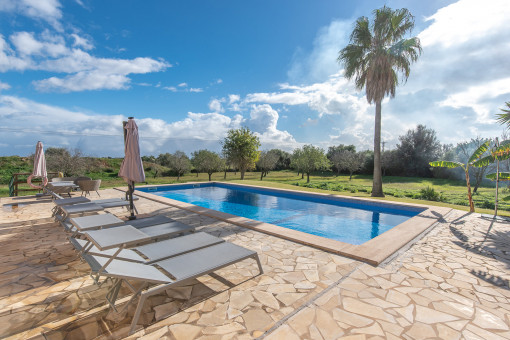 Zona de la piscina atractiva