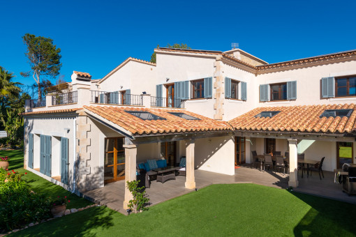 Terrazas cubiertas ideales para reuniones sociales