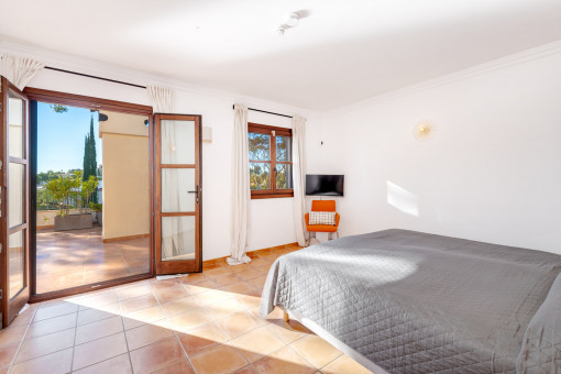 Dormitorio principal con acceso a la terraza soleada