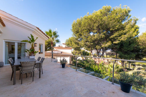 Amplia terraza para disfrutar del aire libre