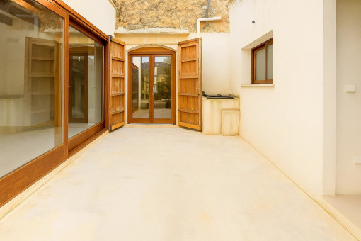 Tranquila zona de patio interior de la casa