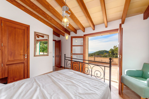 Dormitorio con acceso a la terraza