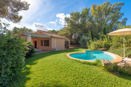Villa mit Poolbereich