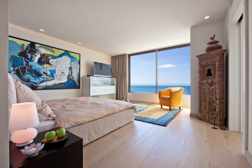 Dormitorio con baño en suite y espectaculares vistas al mar