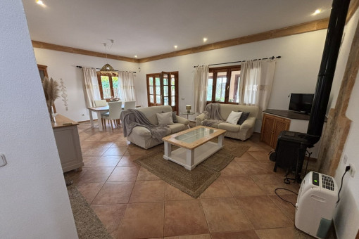 Amplio sala de estar y comedor