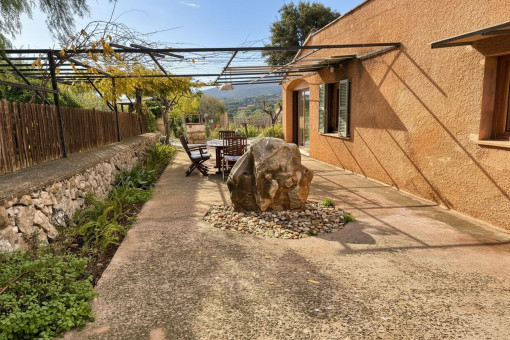 La vivienda está rodeada de amplias terrazas