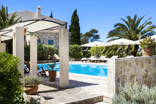 Vista alternativa a la piscina