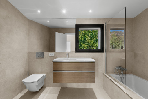 Baño moderno con bañera