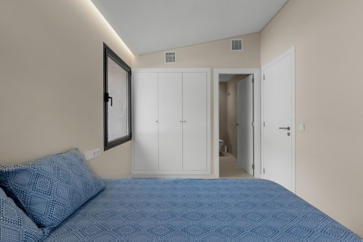 Dormitorio del apartmento separado con baño en Suite
