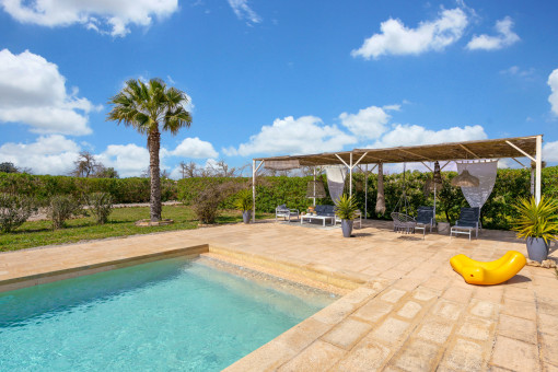 Piscina con entrada por escaleras