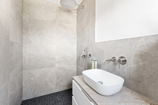 Primer dormitorio con baño