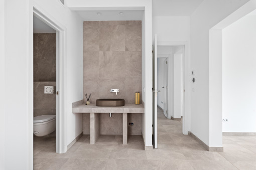 Dormitorio principal con bañobathbath