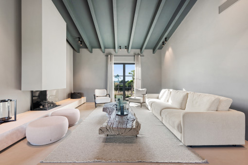 Salón con chimenea primera planta