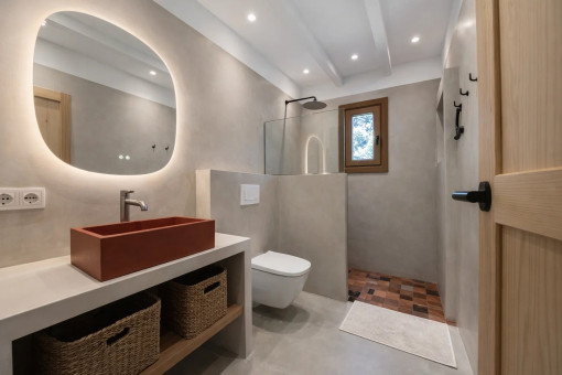 Baño con ducha walk-in