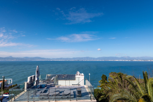 Azotea con vista al mar