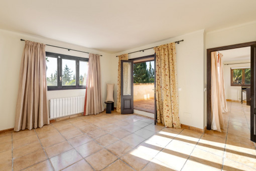 Dormitorio principal arriba con terraza privada