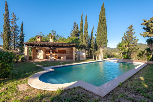 Jardín, piscina, area de barbacoa y vistas