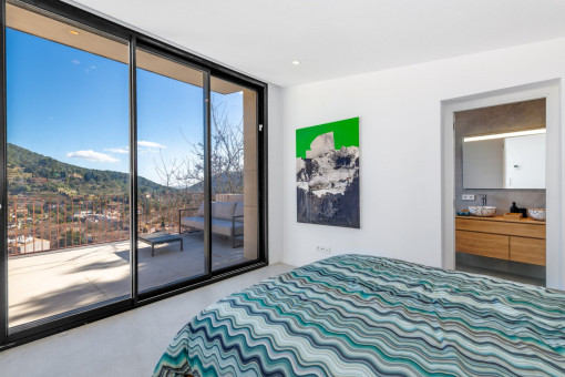 Dormitorio con salida directa a la terraza (arriba)