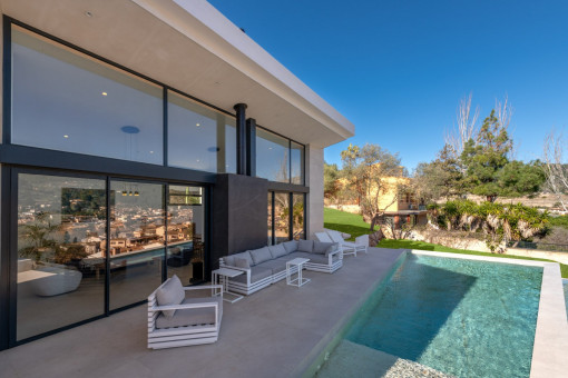 Zona de piscina con impresionantes vistas al valle