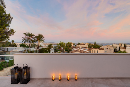 Terraza en la azotea por la tarde