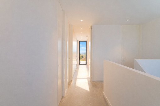 Luminoso distribuidor en la planta superior