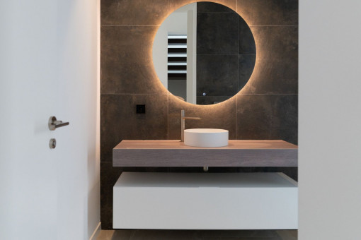Mueble de lavabo con espejo iluminado