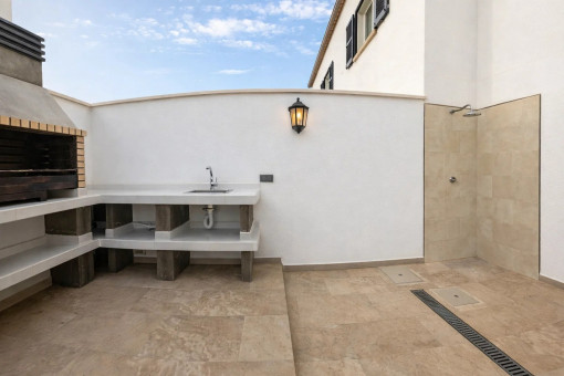 zona barbacoa y ducha