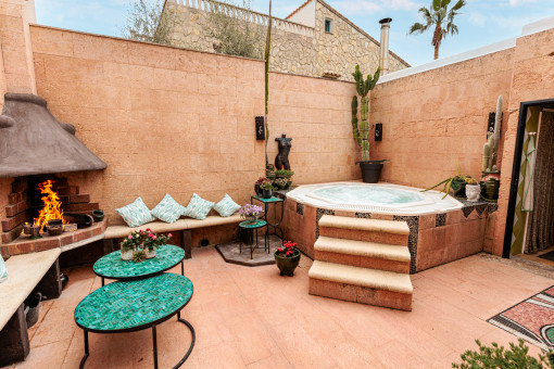 Patio con jacuzzi