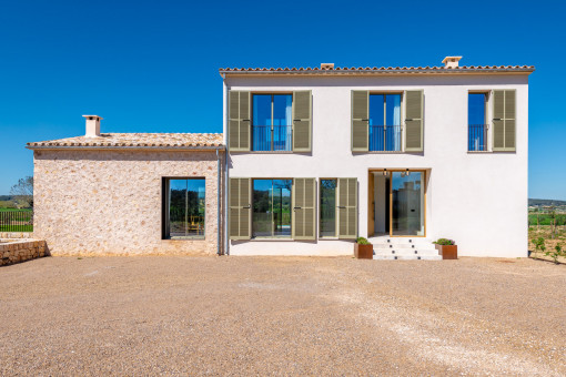 Vista frontal de la finca