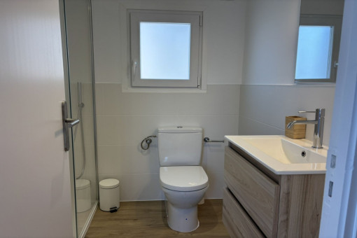 Baño moderno con ducha