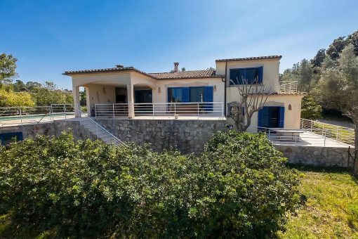 Vista de la casa desde el jardín