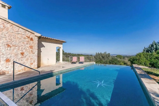 Piscina con vistas sobre Muro hasta Alcúdia
