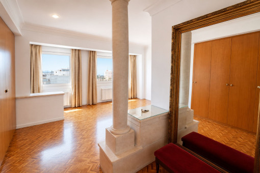Dormitorio principal con baño en Suite