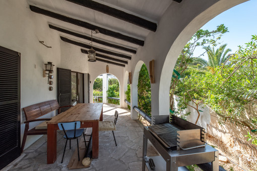 Terraza cubierta con acceso a la sala de estar
