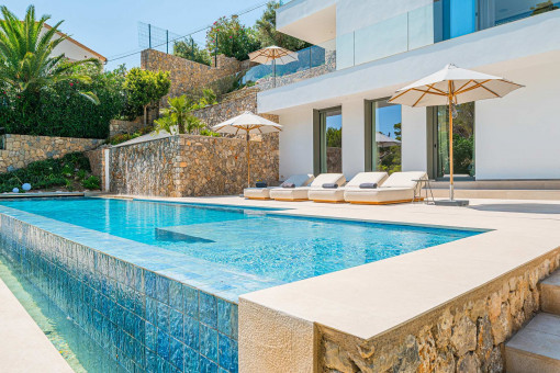 Piscina desbordante climatizada